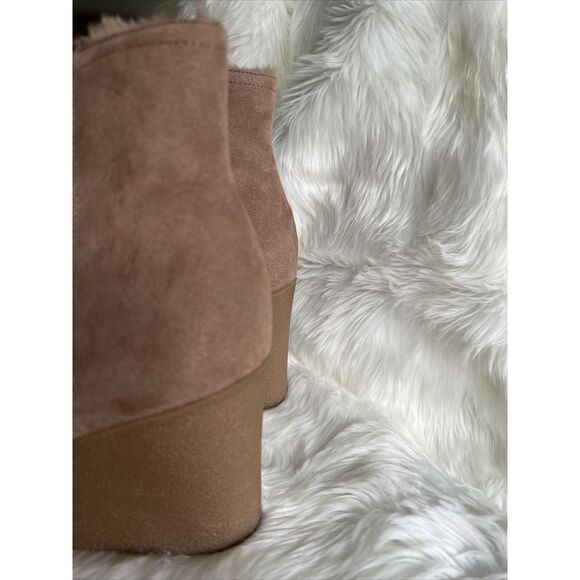 Old Navy‎ Faux Fur Lined Non-Slip Wedge Heel Bootie Size US 10 Beige Color - Picture 2 of 5